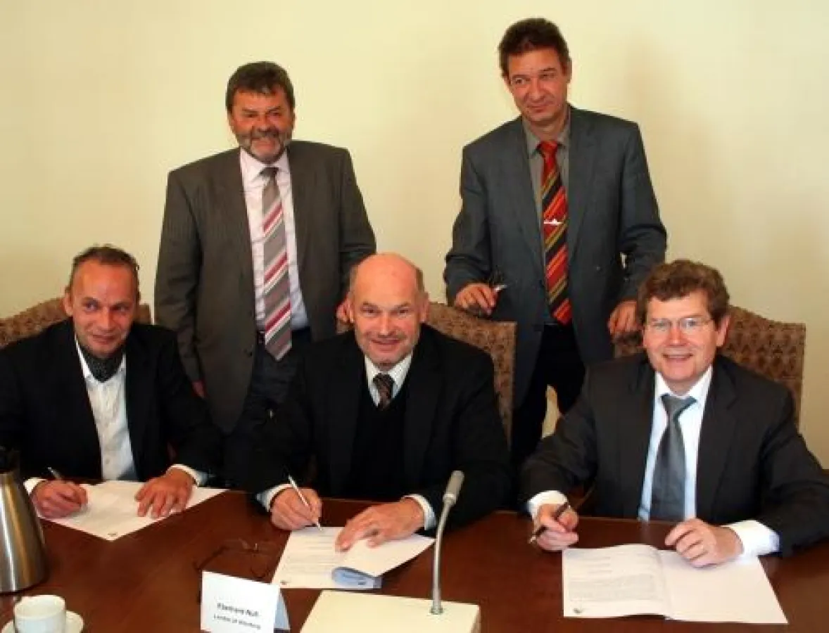 Foto: Georg Wagenbrenner; von links: Jan Lucas, PNO-Geschäftsführer; Armin Stumpf, Landkreis-Marketing; Landrat Eberhard Nuß; CTW-Geschäftsleiter Klaus Walther und Oberbürgermeister Georg Rosenthal