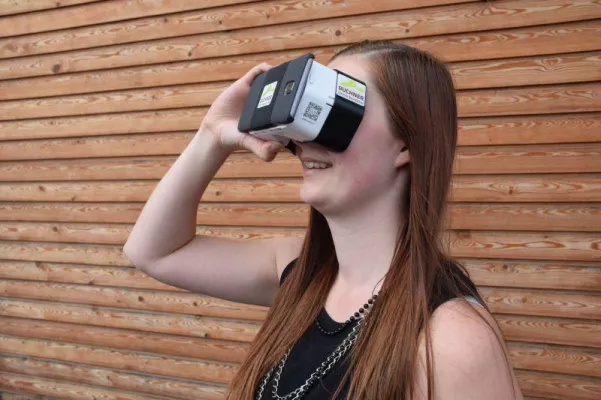 Bild: Haus-Rundgang mit 3-D-Brille