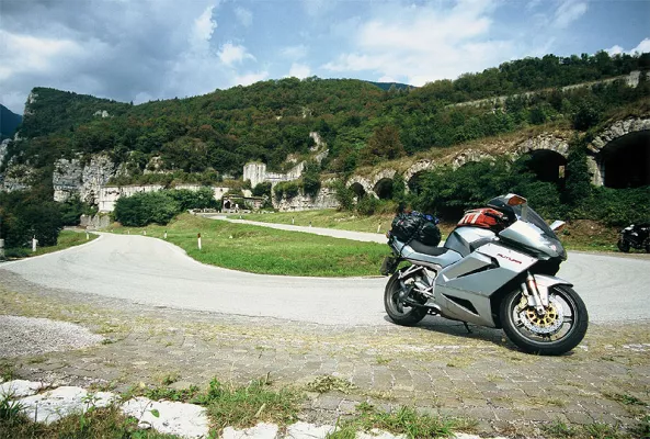 Bild: Geniesserreisen mit Motorrad und Cabrio - Kurvenspass für Feinschmecker und Weinliebhaber