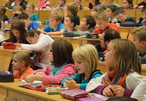 Bild: 14. Kinderuni Ilmenau: Programm und Anmeldeinformationen abrufbereit
