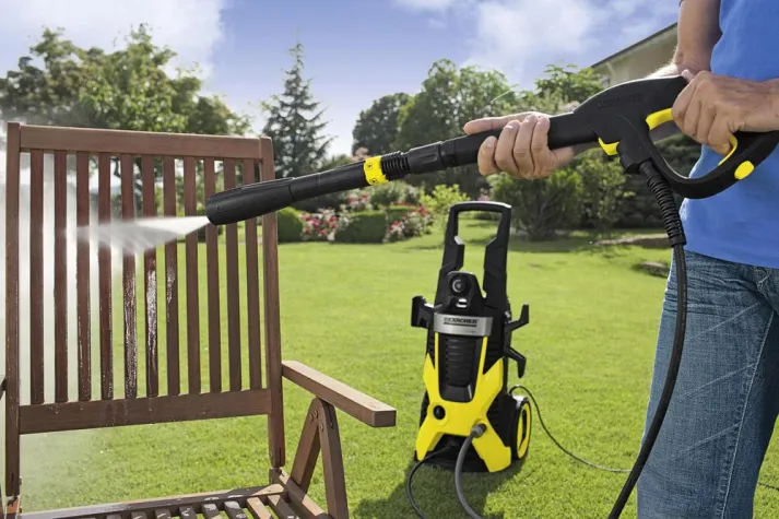 Bild: Jetzt Gartenmöbel reinigen und einlagern