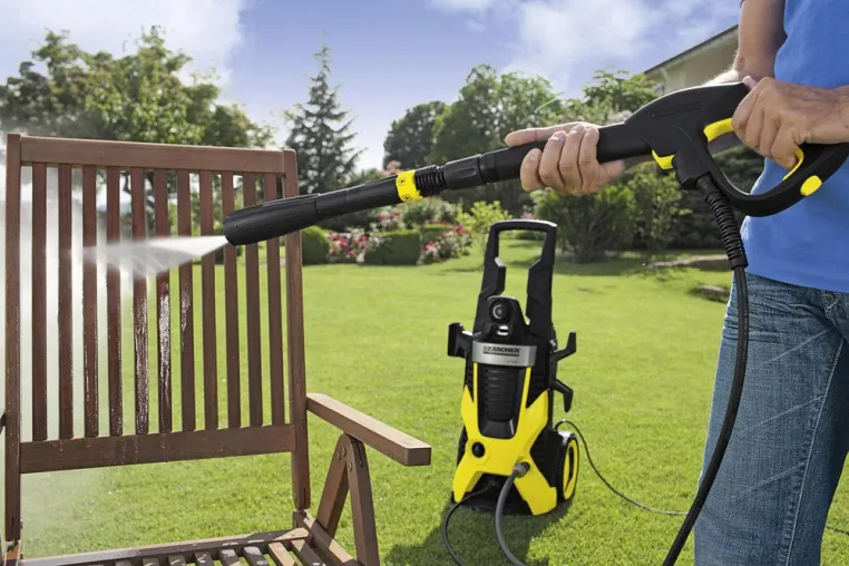 Bild: Jetzt Gartenmöbel reinigen und einlagern