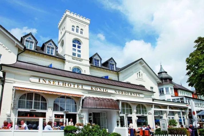 So kann der Sommer beginnen: Das Inselhotel König Norderney erstrahlt in neuem Glanz Bild: So kann der Sommer beginnen: Das Inselhotel König Norderney erstrahlt in neuem Glanz