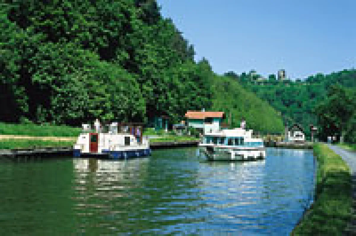 Hausboote auf dem Rhein-Marne-Kanal im Elsass