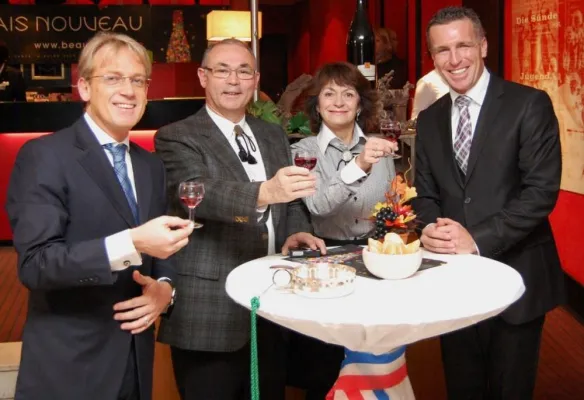 Bild: Compagnons du Beaujolais begrüßen in München den Beaujolais nouveau