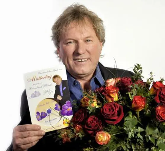 Ein musikalischer Blumenstrauß für alle Mütter: Die ganz persönliche Muttertags-CD von und mit Bernhard Brink Bild: Ein musikalischer Blumenstrauß für alle Mütter: Die ganz persönliche Muttertags-CD von und mit Bernhard Brink
