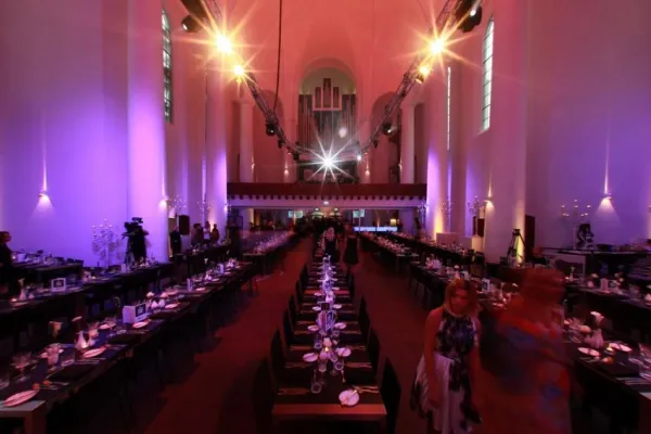 Bild: Spendengala in der Kreuzeskirche