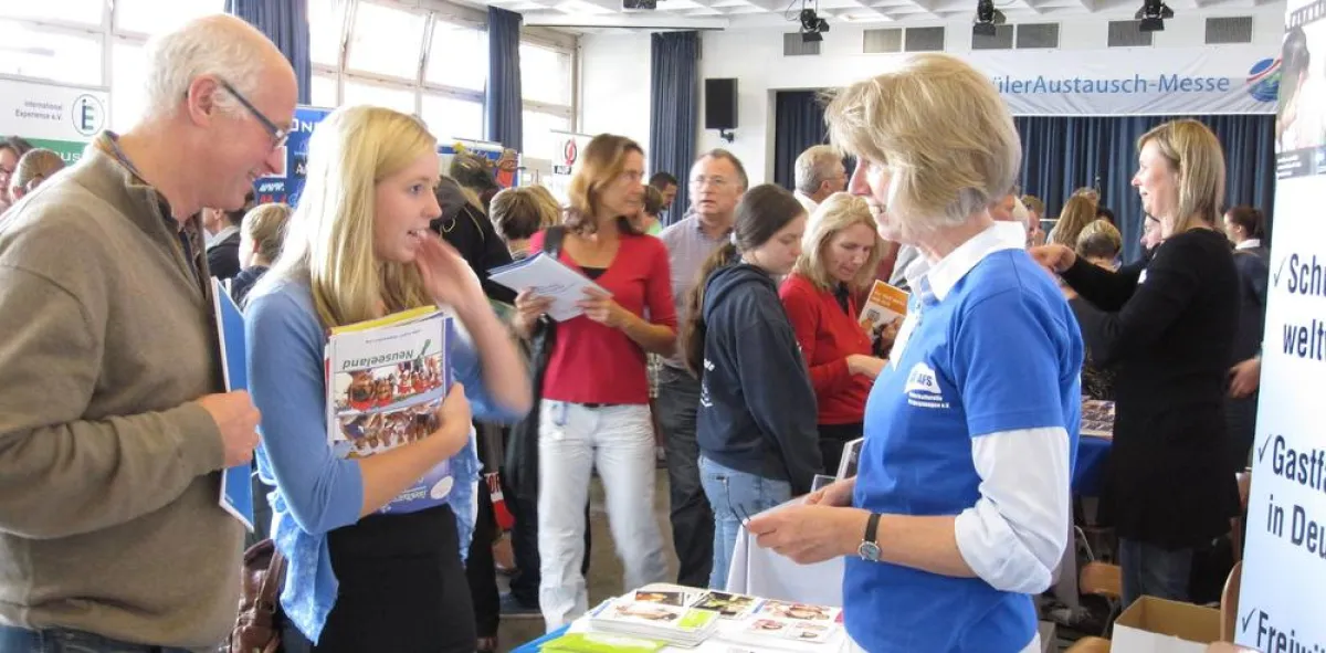 SchülerAustausch-Messe: Blick in die Ausstellung 2011 (Foto. Dt. Stiftung Völkerverständigung)
