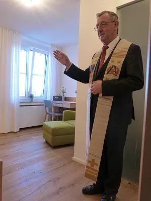 Diözesanpräses Zeller segnet neue Wohlfühlräume in der KurOase im Kloster in Bad Wörishofen Bild: Diözesanpräses Zeller segnet neue Wohlfühlräume in der KurOase im Kloster in Bad Wörishofen