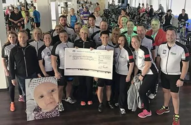 Bild: Spendenmarathon im Aktiv-Sportpark Moers - Fast 300 Menschen radelten für guten Zweck