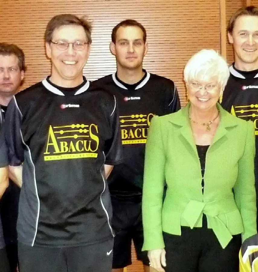 Pöhlmann (links) mit Bundestagsvizepäsidentin Gerda Hasselfeldt, die das Turnier eröffnete