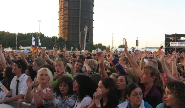 „Oberhausen Ole“ wir kommen – Ballermann-Radio überträgt live Bild: „Oberhausen Ole“ wir kommen – Ballermann-Radio überträgt live