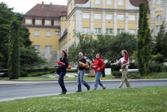 Bild: Eine ganze Stadt erfasst von Yoga - Yoga bewegt Kassel