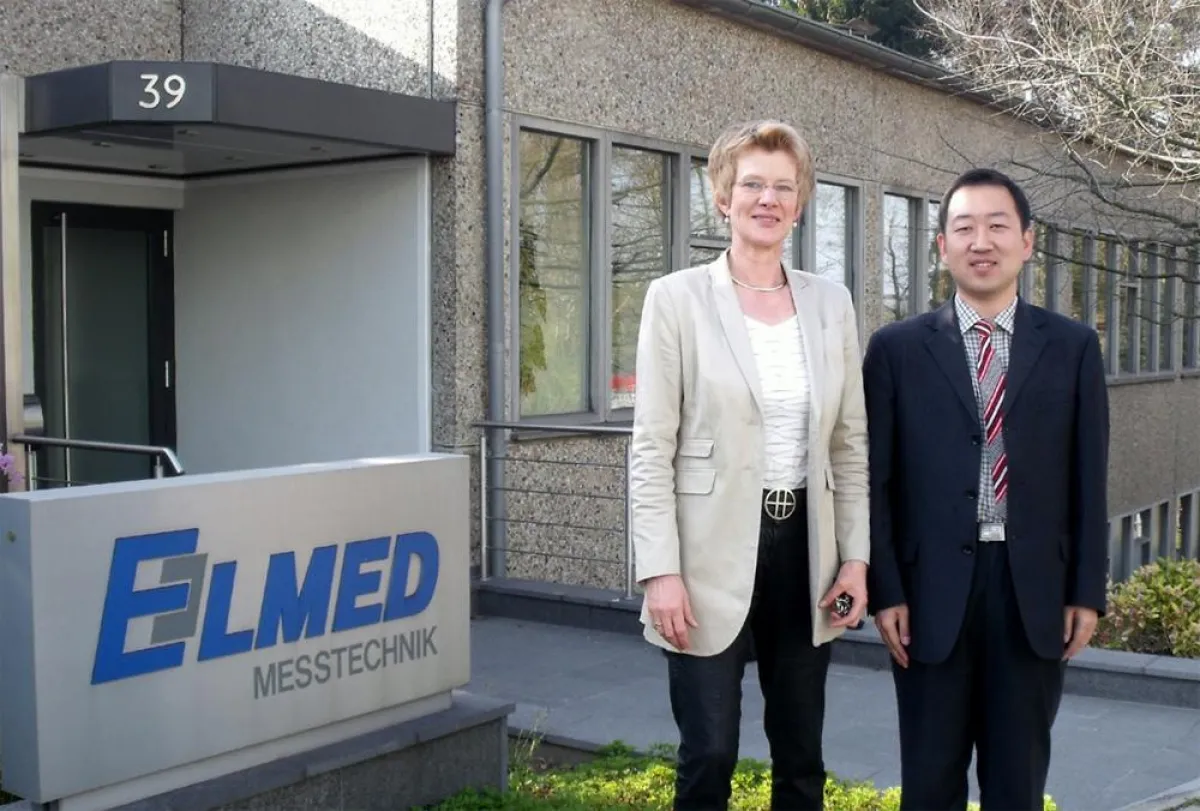 Mr. Peter Yan mit der Geschäftsführerin Claudia Mense