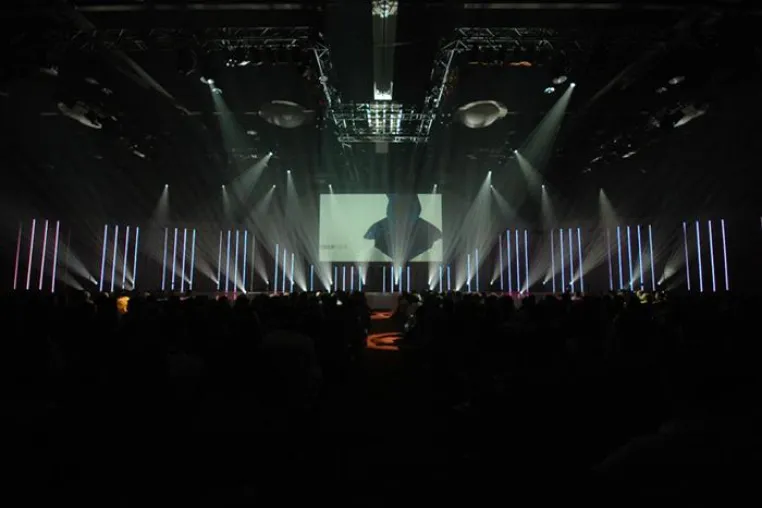 Bild: Alles aus einer Hand: satis&fy punktet beim Nike European Sales Meeting in Orlando mit Hologrammtechnik