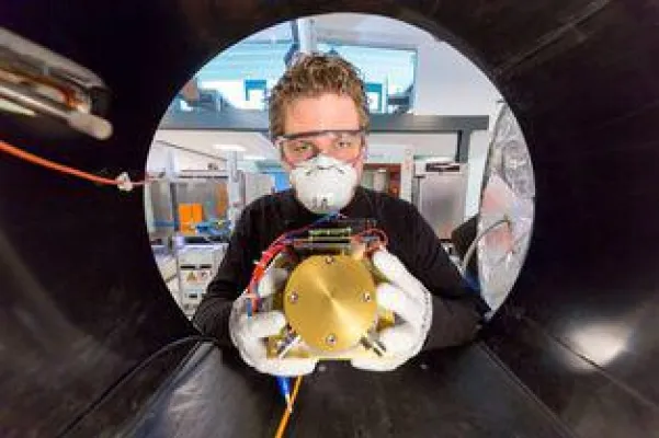 Bild: Ein künstliches Herz in luftiger Höhe und extreme Druckverhältnisse im Marianengraben