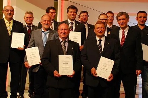 Ehrennadeln für das baden-württembergische Stuckateur-Handwerk Bild: Ehrennadeln für das baden-württembergische Stuckateur-Handwerk