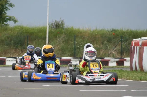 Bild: Über 50 Teilnehmer beim dritten Rennen der BB-Challenge im Wechselbad des Wetters