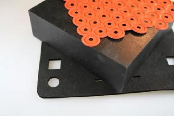 Ohne Teer-Schadstoffe: Moosgummi-Profile von REXIO sind erstmals komplett PAK-frei Bild: Ohne Teer-Schadstoffe: Moosgummi-Profile von REXIO sind erstmals komplett PAK-frei