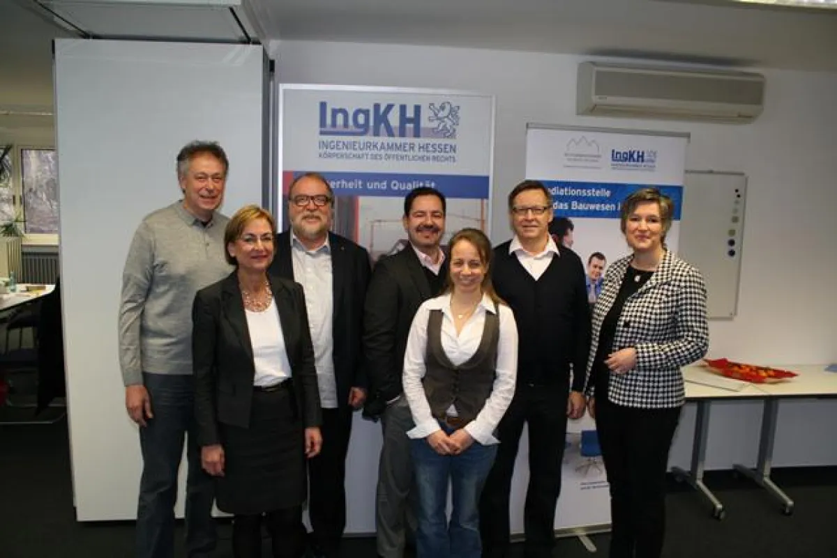 Die frisch gebackenen Mediatoren und ihre Dozentin