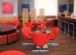 Bild: Kunst und die Farbe der Hoffnung - Erfrischende Ausstellung zum 40. Jubiläum des Düsseldorfer Hilton Hotels