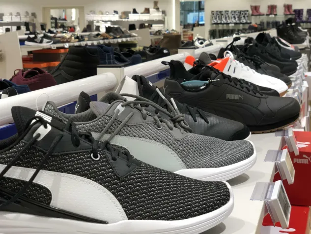 Bild: schuhplus bietet in Kaltenkirchen ein wahres Übergrößen-Paradies