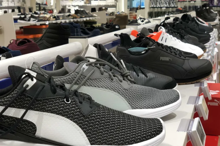 Bild: schuhplus bietet in Kaltenkirchen ein wahres Übergrößen-Paradies