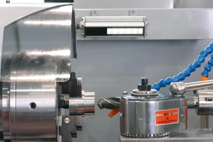 Bild: LED-Leuchte für geringen Platz in der Maschine