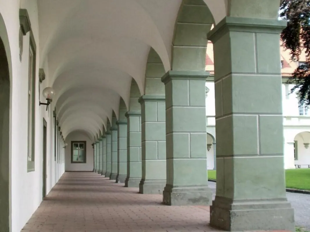 Das oberbayerische Kloster Benediktbeuern beherbergt heute die Philosophisch-Theologische Hochschule der Salesianer Don Boscos
