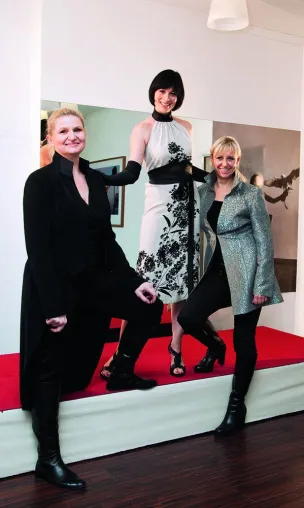 Bild: ardea luh überraschte bei Modepräsentation 2011