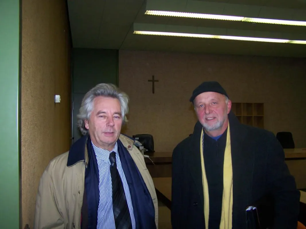 Foto: Wolf Steinberger; es zeigt Rechtsanwalt Hartmut Wächtler und Wolfram P.Kastner beim Verlassen des Gerichtssaales.