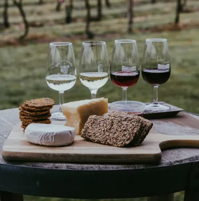 Bild: Worauf ist bei der Kombination von Käse und Wein zu achten?