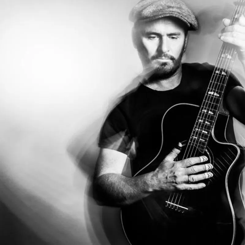 Der Gitarrist Dave Goodman ist am 20. Oktober 2015 zu Gast im Musikhaus Kirstein.
