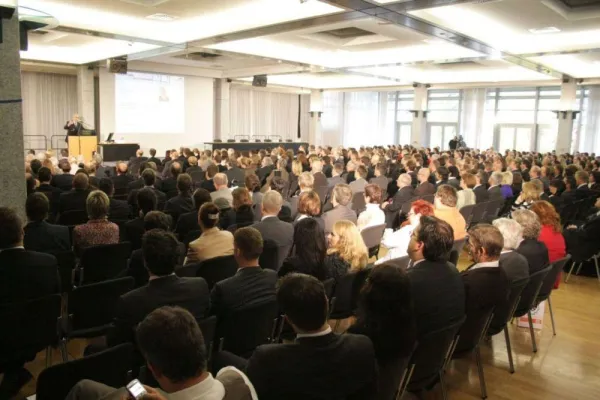 Bild: „Querdenken ist, den Zusammenhang zwischen Nutella und einem Fensterabsatz herzustellen“