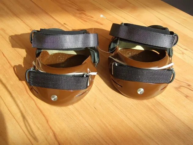 Bild: Spikes für Hufschuhe