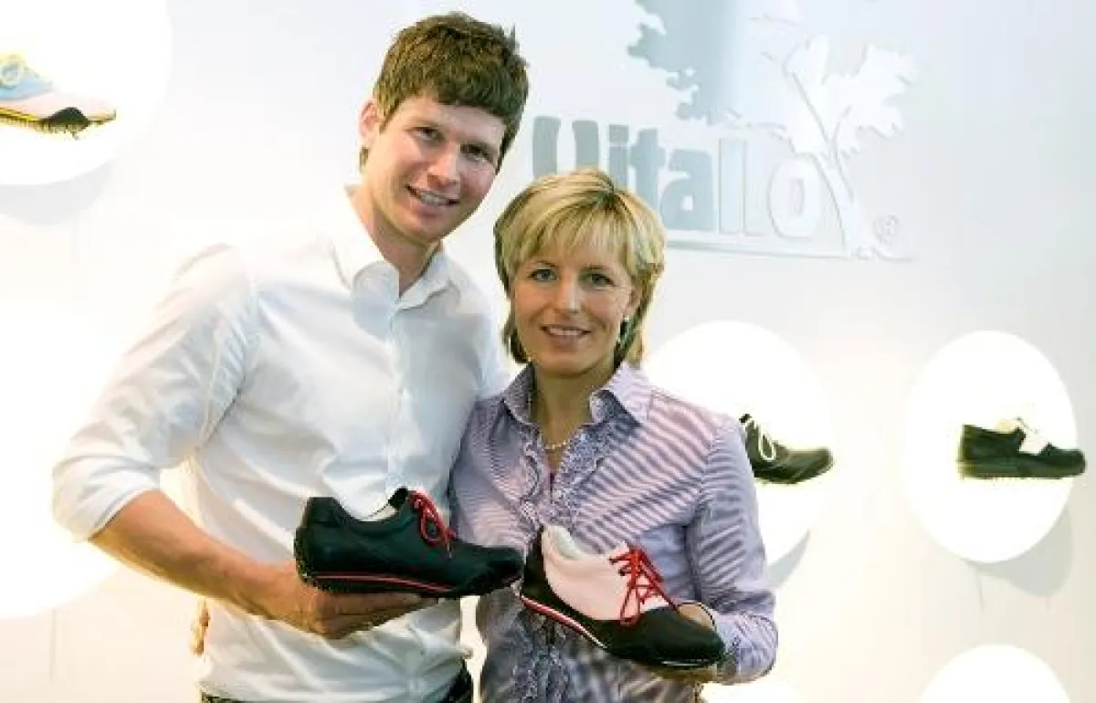Die weltweit einzigartige 3 D-Scantechnologie von Sven Renz und Skiweltmeisterin Martina Ertl/Renz ermöglicht Golfschuhe nach Maß.