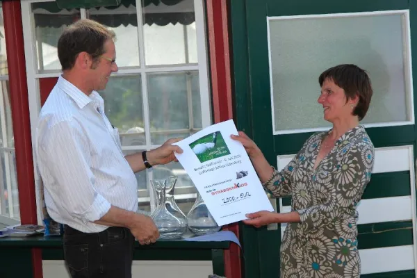 Bild: Benefiz-Golfturnier am 6. Juni 2010 auf Schloss Lüdersburg: 2000 EUR für die Straßenkids in Hamburg