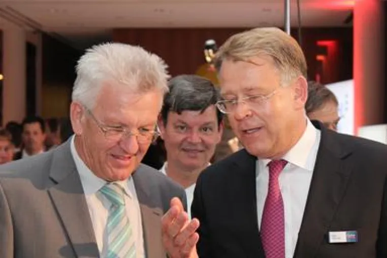 Gubor kredenzt Schokolade auf der Stallwächterparty Bild: Gubor kredenzt Schokolade auf der Stallwächterparty