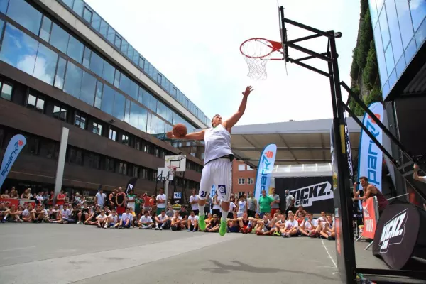 Bild: Street Jam lockt zig Zuschauer und Aktive auf den Sparkassenplatz