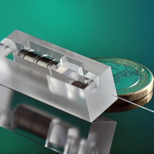 Bild: Mit Laserprozessen zu miniaturisierten, robusten Strahlquellen für die Quantentechnologie