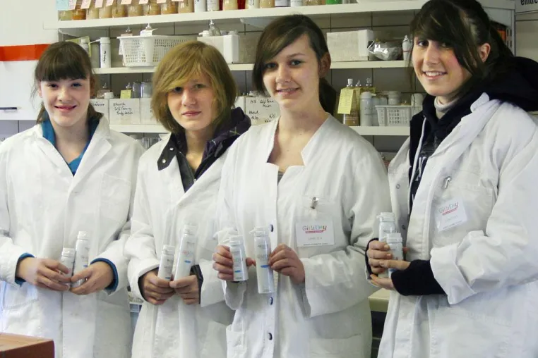 Bild: Girls’ Day 2010 bei NEOVITA COSMETICS