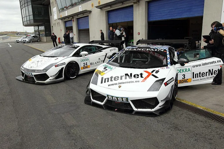 Team InternetX-Reiter Engineering mit zwei Gallardo beim ADAC GT Masters Bild: Team InternetX-Reiter Engineering mit zwei Gallardo beim ADAC GT Masters