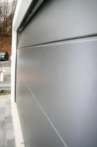 Bild: Cleveres Tor für die heimische Fertiggarage