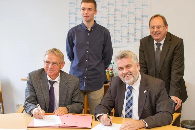 Duales Studium: Hochschule Harz und Halberstadtwerke schließen Vertrag Bild: Duales Studium: Hochschule Harz und Halberstadtwerke schließen Vertrag