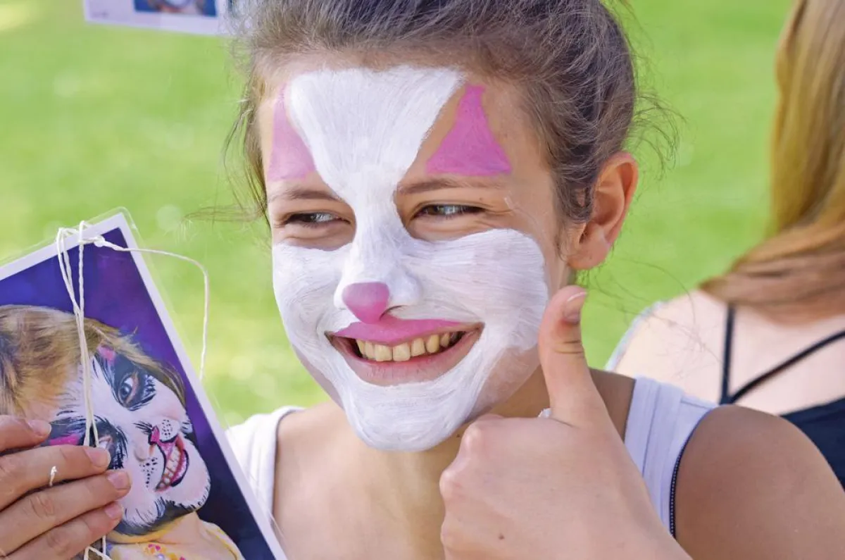 Gute Laune ist beim Sommerfest garantiert (Archiv-Foto)