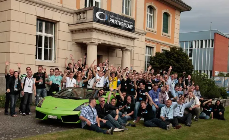 Bild: Mit Vollgas durch die Cloud