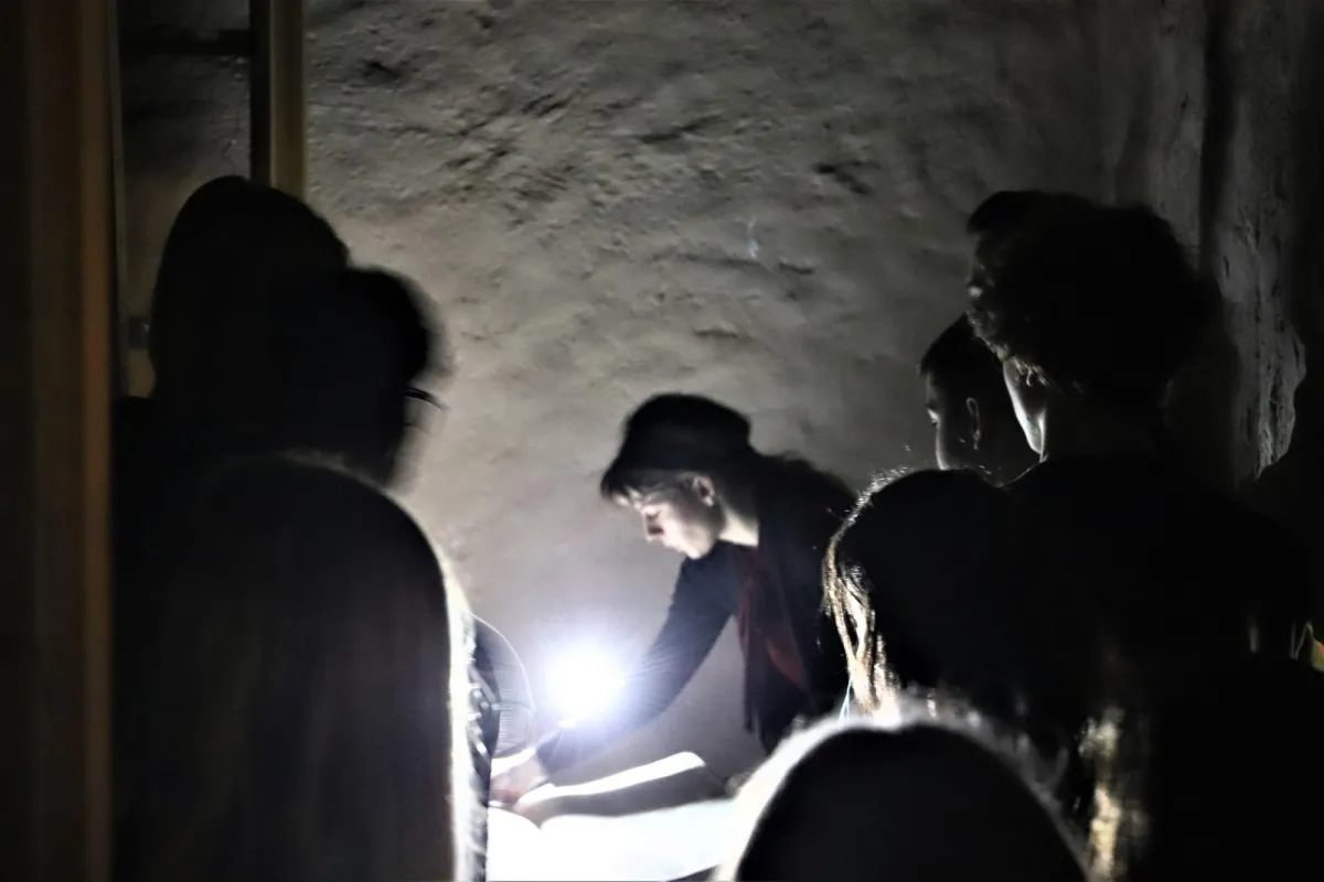 Manja Rabenau schaffte es, eine düstere Stimmung passend zum Thema zu schaffen. Foto Michael Wirkner