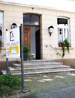 Restaurant mit Weinladen: ALT NEUHAUS und 75cl Weinkontor setzen frische Akzente in Paderborns Restaurantszene Bild: Restaurant mit Weinladen: ALT NEUHAUS und 75cl Weinkontor setzen frische Akzente in Paderborns Restaurantszene