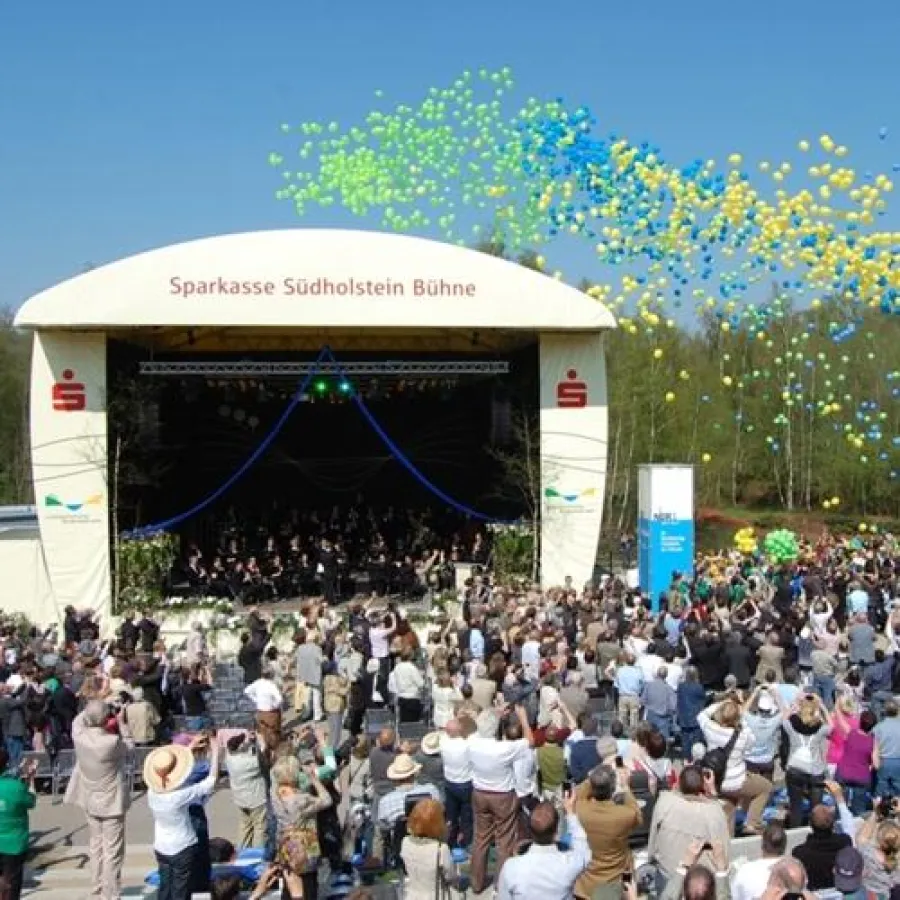 Bühne bei der Eröffnung