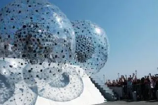 Bild: Mit dem Ultraball auf Welttournee - Jochen Schweizer Events GmbH mit spektakulärer Roadshow unterwegs